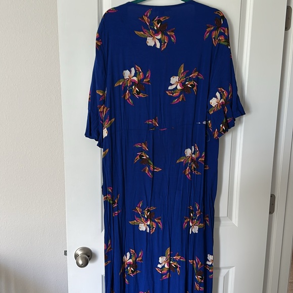 Urban Affair Blue Tropical Floral Wrap Dresss Flutter Sleeves and Ruffled Hem - Picture 6 of 6